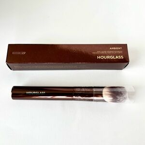 Hourglass Ambient soft glow foundation brush BNIB